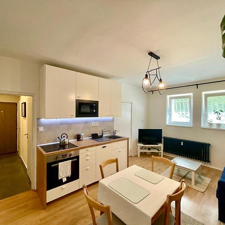 Cozy Self Check-In Apartment In Vibrant Ruzinov Area, Komarnicka 42, Bratislava Exterior foto